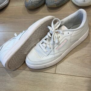 Reebok White Classic Sneakers Sleek Design